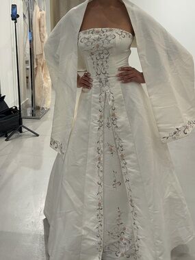 Oth Couture Embroidered Strapless Bridal Gown Corset Back Shawl NWT Size 8